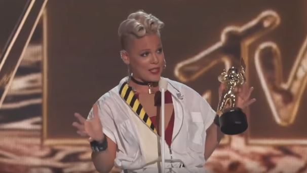 P!nk accepts the Michael Jackson Video Vanguard Award and delivers a message of self empowerment!