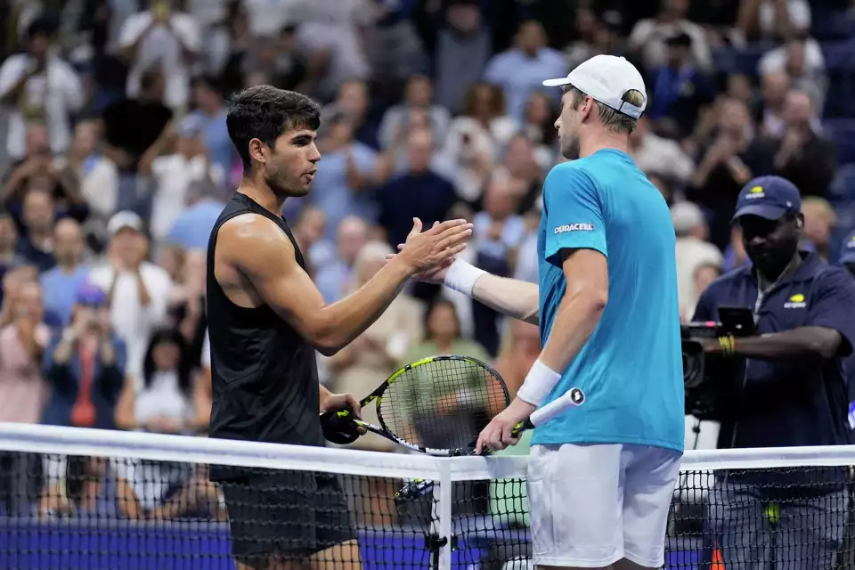 Botic van De Zandschulp, right, of the Netherlands, greets Carlos Alcaraz, of Spain, during the second round of the U.S. Open tennis championships, Thursday, Aug. 29, 2024, in New York.
Matt Rourke/AP