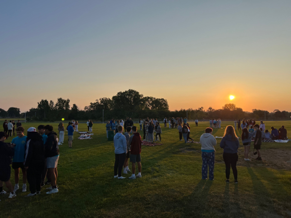 Prairie Ridge seniors gathered for sunrise on August 13, 2024 in the annual event organized by senior class sponsors Alia Bluemlein and Jamie Buck.